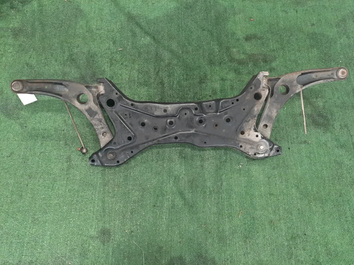 Балка под двс передняя MITSUBISHI DELICA D5 CV1W 4N14 6237 2 ракурс