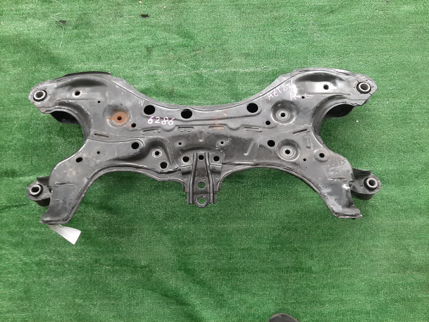 Балка под двс передняя TOYOTA AVENSIS AZT251 2AZ-FSE 6286 2 ракурс