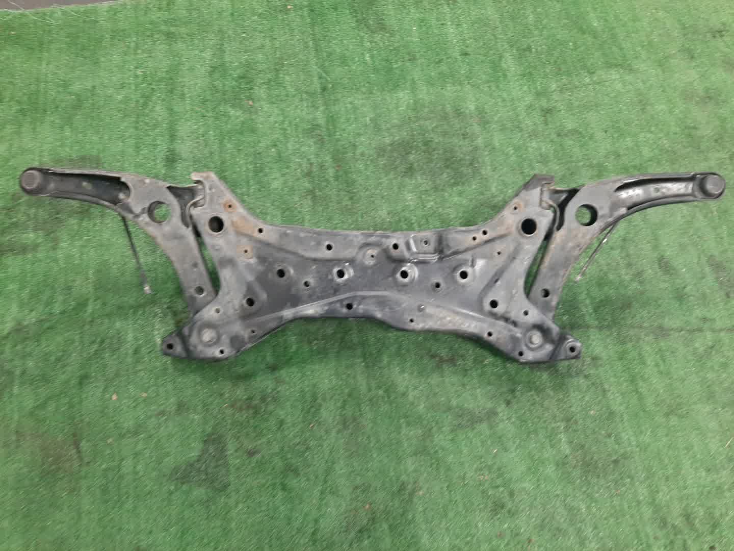 Балка под двс передняя MITSUBISHI RVR GA3W 4B10 6304 2 ракурс