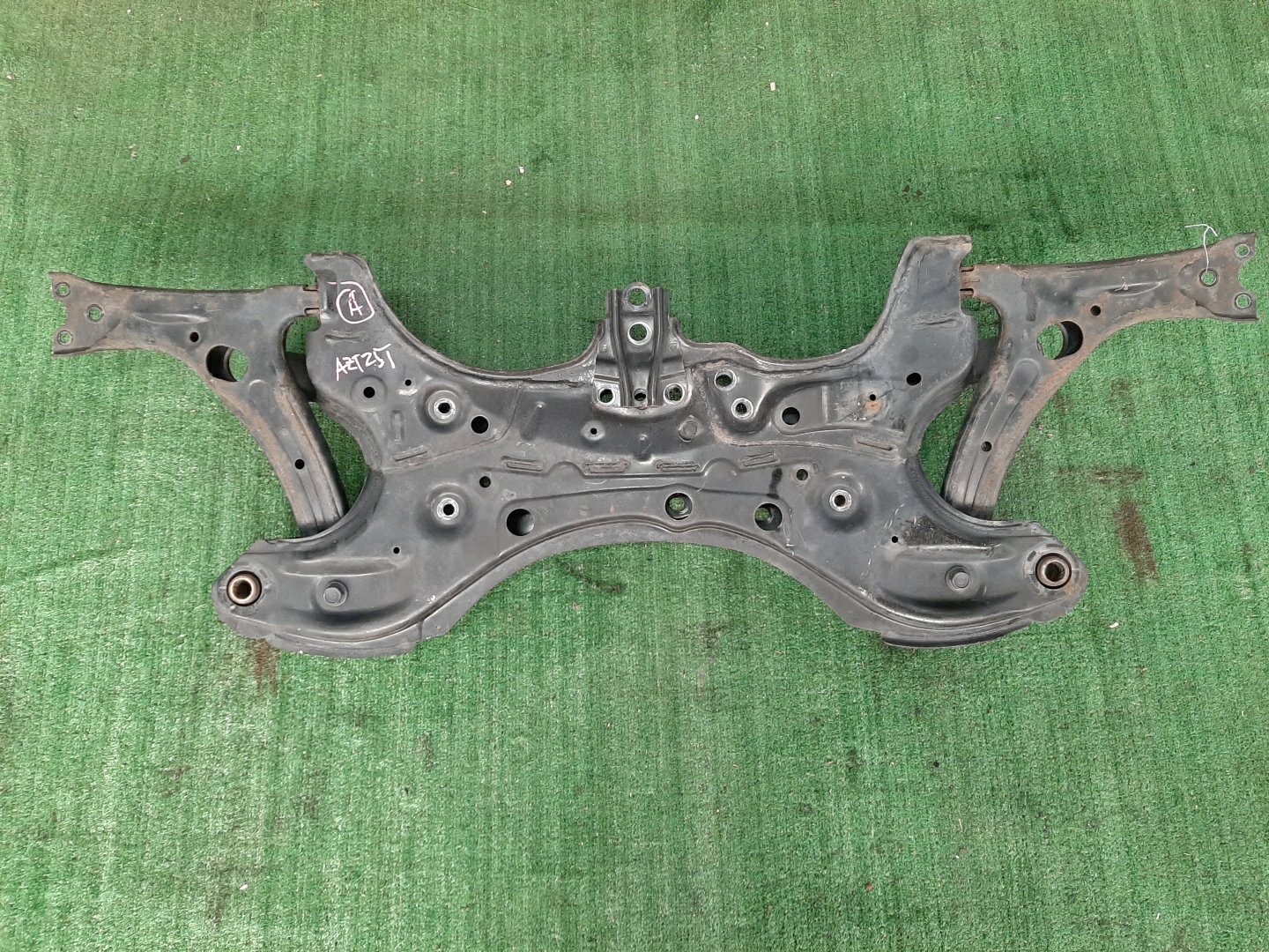 Балка под двс передняя TOYOTA AVENSIS AZT251 2AZ-FSE 6514 2 ракурс