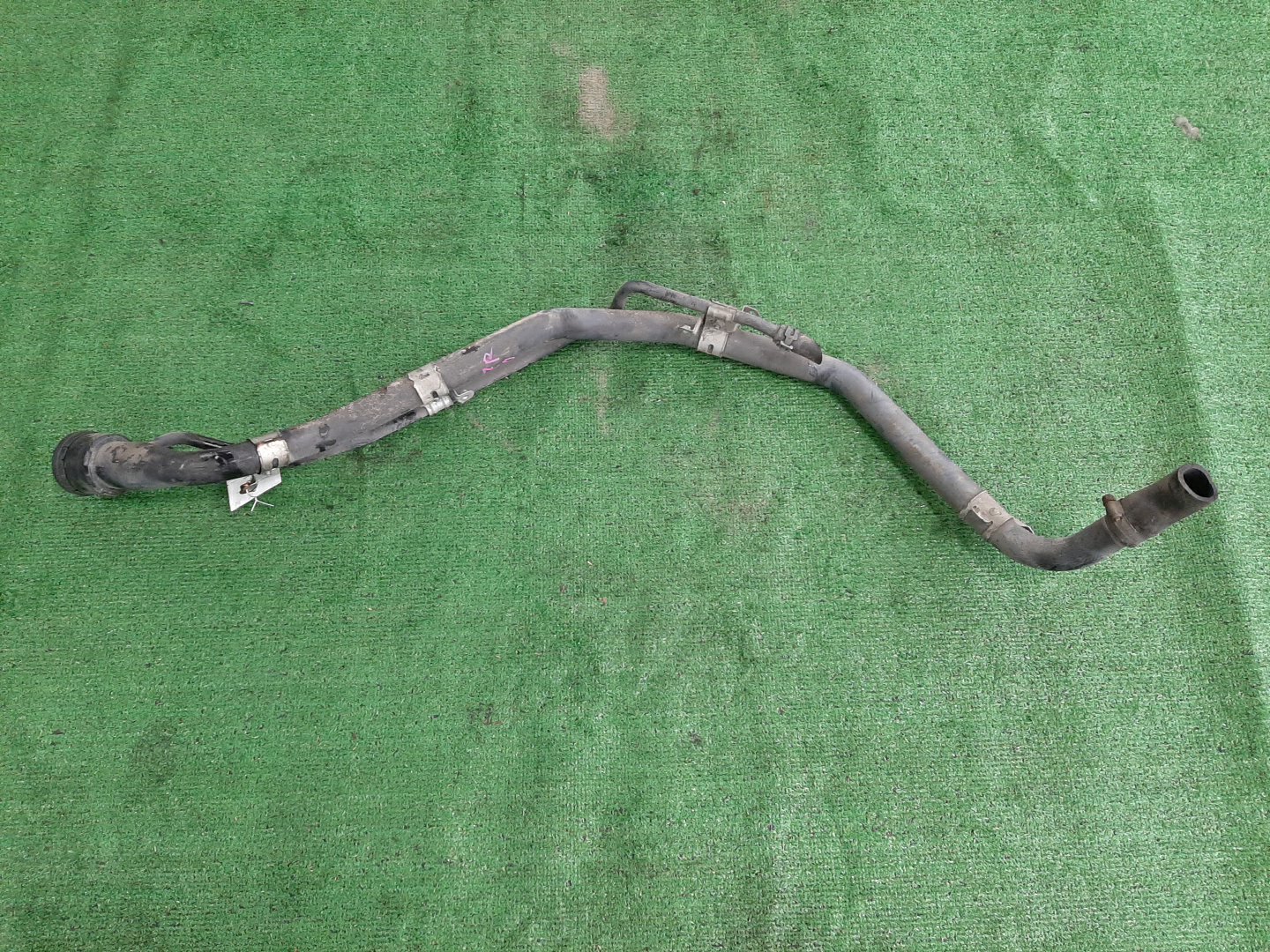 Горловина топливного бака  TOYOTA NOAH AZR60G 1 ракурс