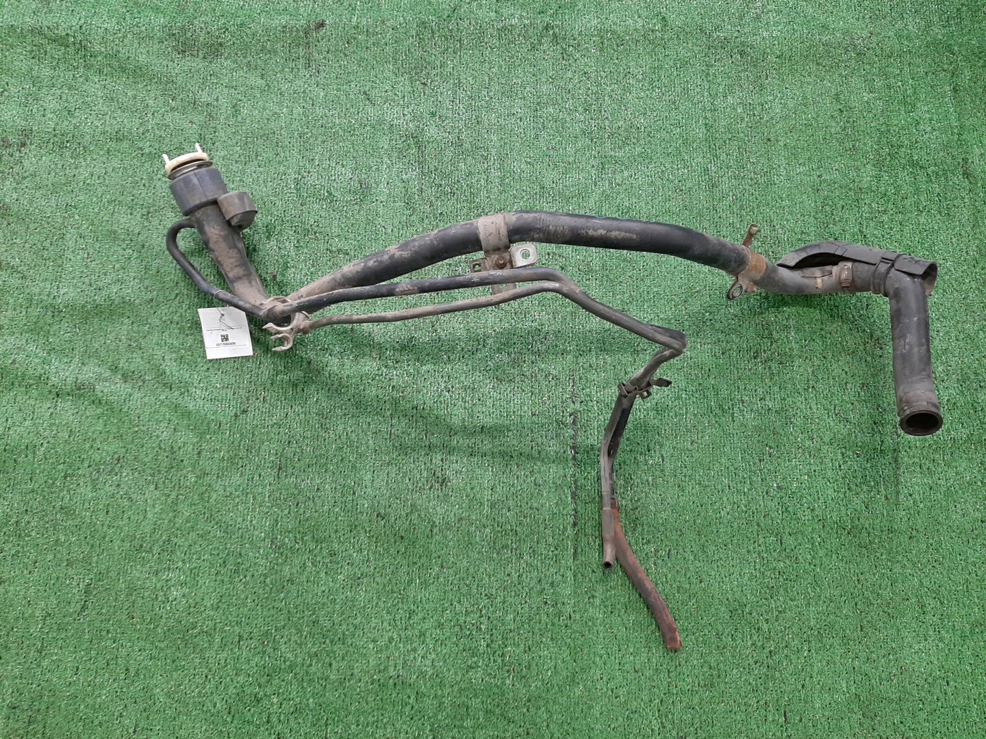 Горловина топливного бака  TOYOTA AXIO, COROLLA FIELDER, COROLLA  AXIO, FIELDER NZE141, NZE144, ZRE142, ZRE144, ZRE144G, ZRE142G, NZE144G, NZE141G 1 ракурс