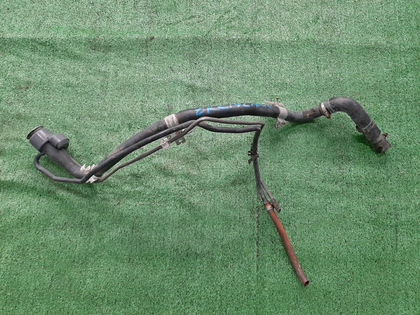 Горловина топливного бака  TOYOTA AXIO, COROLLA FIELDER, COROLLA  AXIO, FIELDER NZE141, NZE144, ZRE142, ZRE144, ZRE144G, ZRE142G, NZE144G, NZE141G 1 ракурс