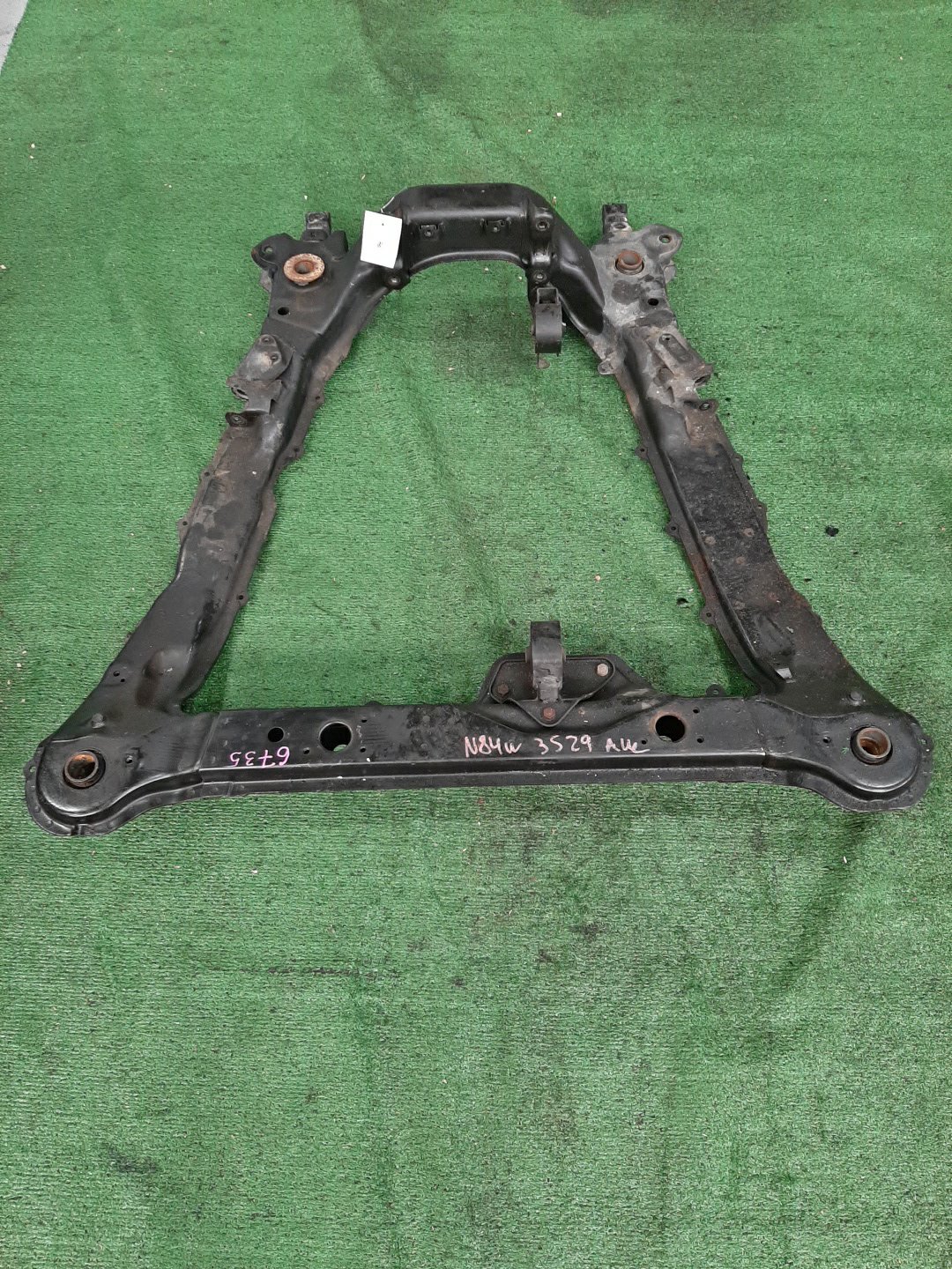 Балка под двс передняя MITSUBISHI CHARIOT GRANDIS N84W 4G64 6735 1 ракурс