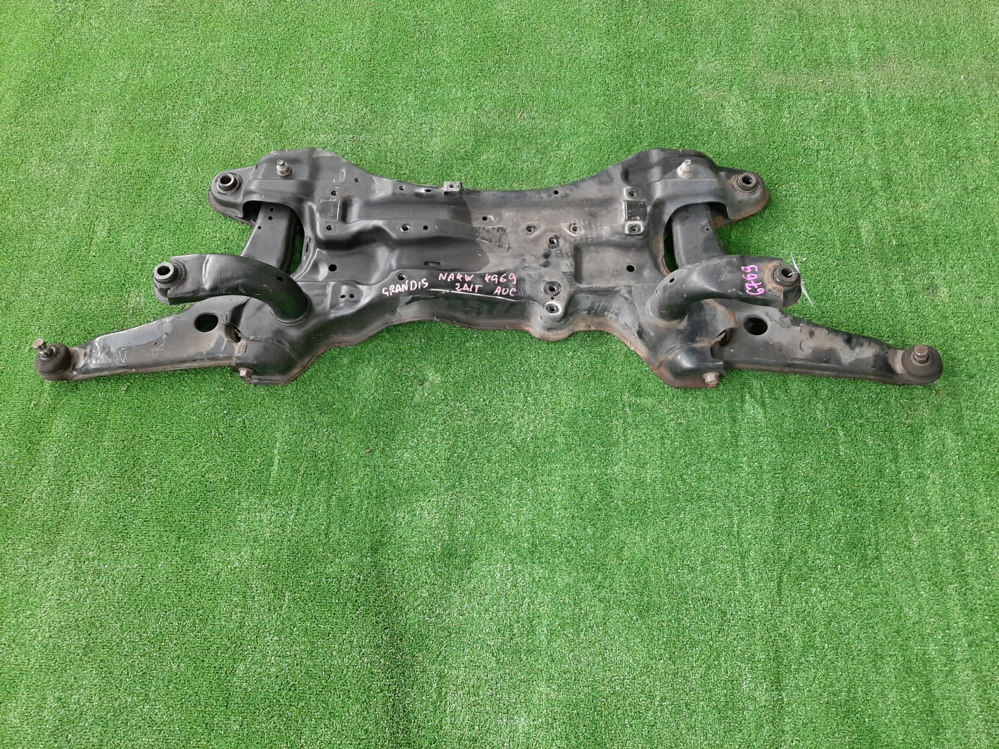 Балка под двс передняя MITSUBISHI GRANDIS NA4W 4G69 6769 2 ракурс