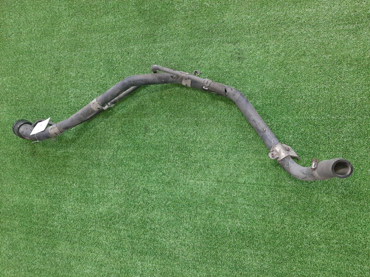 Горловина топливного бака  TOYOTA NOAH AZR60G 1 ракурс