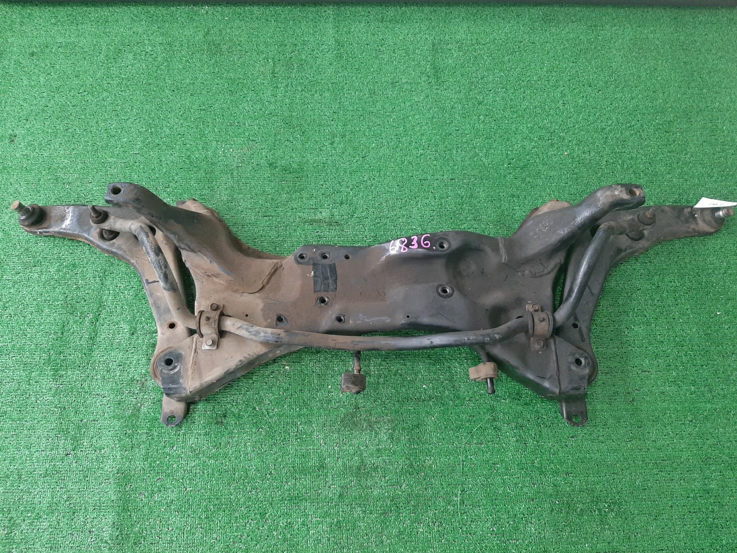 Балка под двс передняя MITSUBISHI DION CR6W 4G94 6836 1 ракурс Балка под двс передняя MITSUBISHI DION CR6W 4G94 6836 1 ракурс