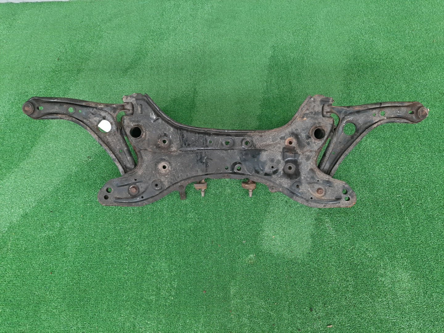 Балка под двс передняя TOYOTA VITZ SCP10 1SZ-FE 7230 2 ракурс