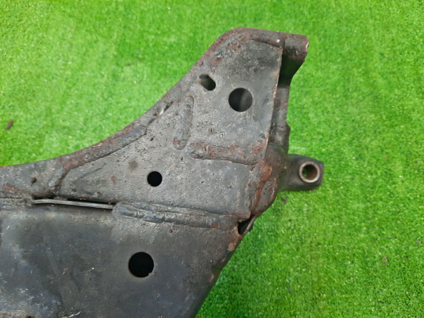Балка под двс передняя MITSUBISHI LANCER CEDIA CS5A 4G93 7340 3 ракурс
