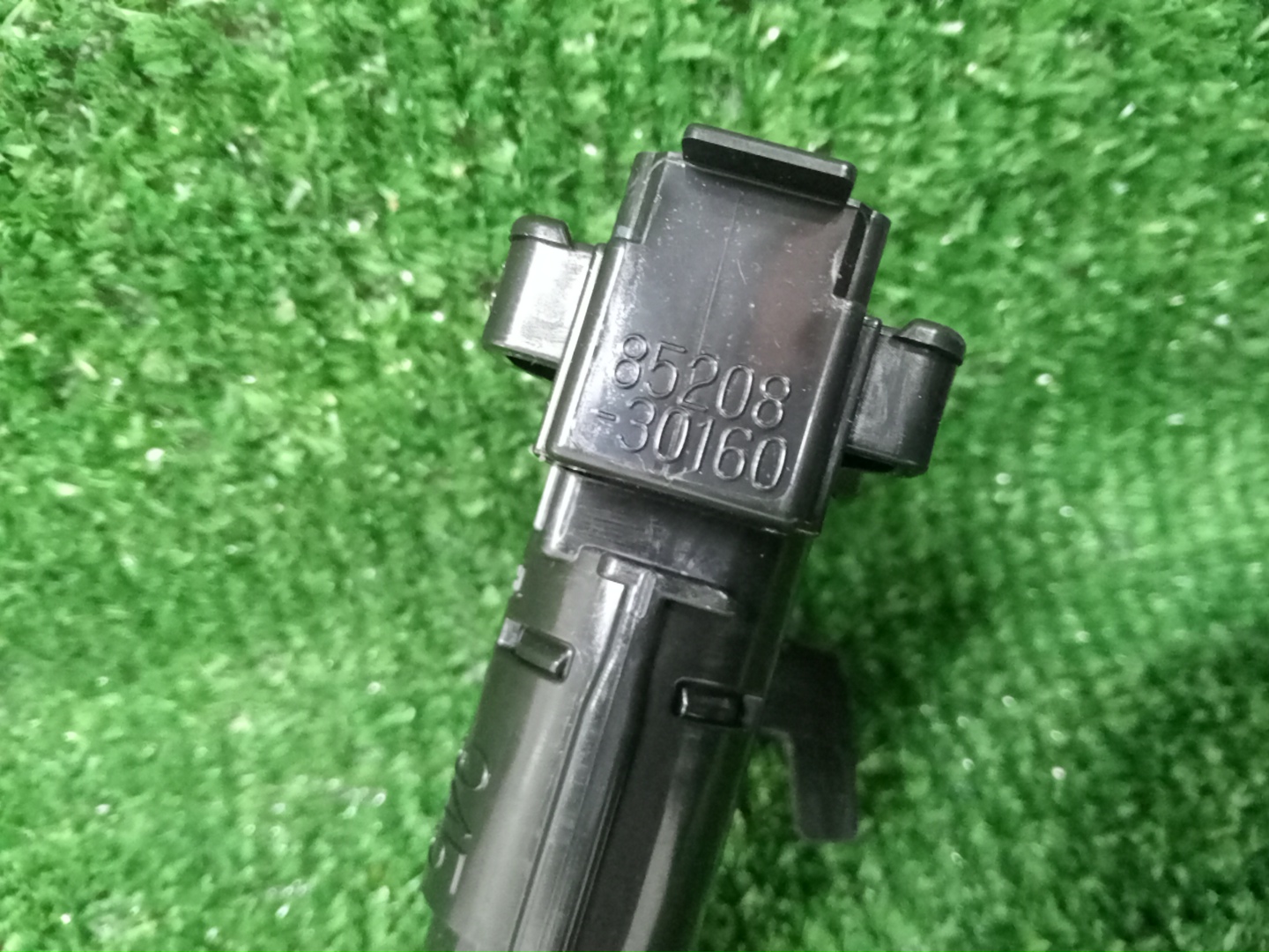 Форсунка омывателя левая передняя LEXUS GS300H AWL10 85208-30160 4 ракурс