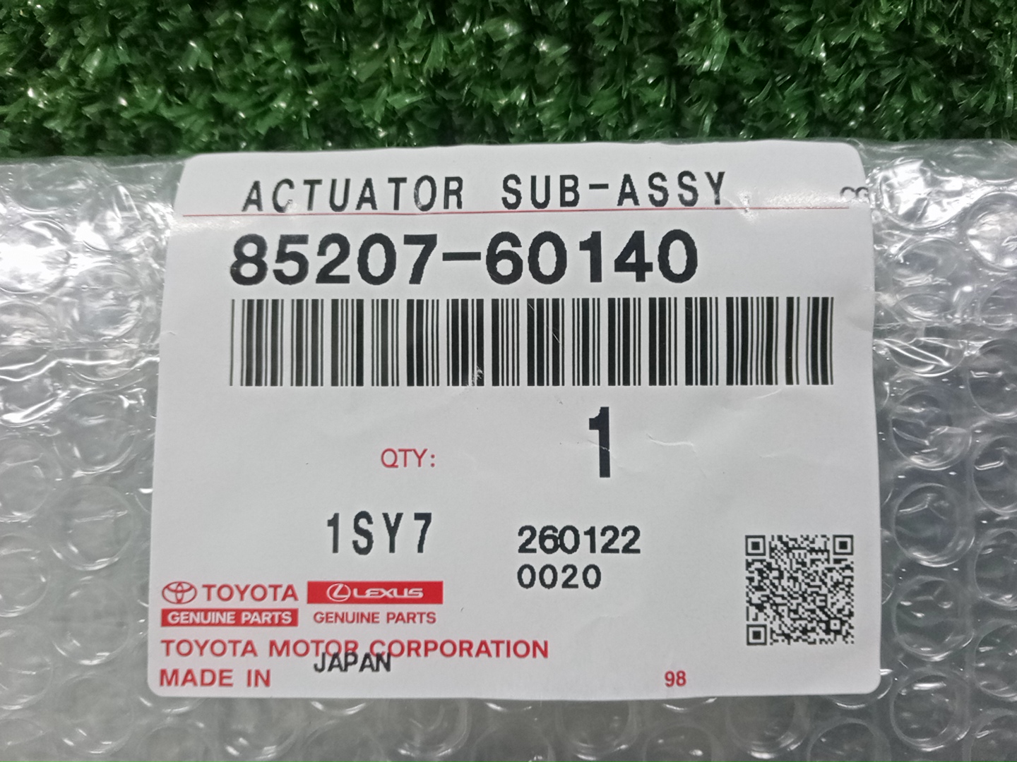 Форсунка омывателя правая передняя LEXUS LX600 VJA310W 85207-60140 3 ракурс
