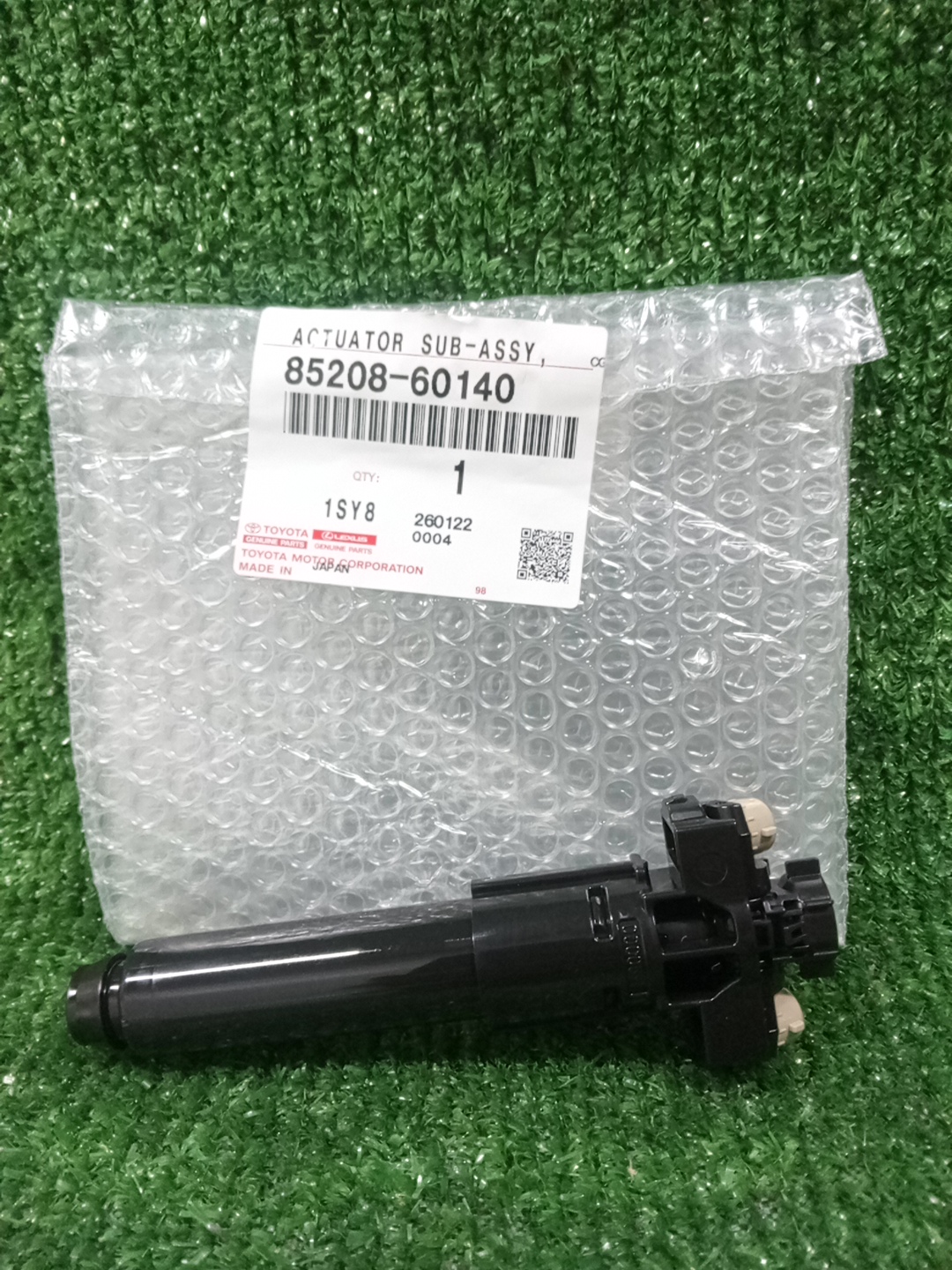 Форсунка омывателя левая передняя LEXUS LX600 VJA310W 85208-60140 1 ракурс