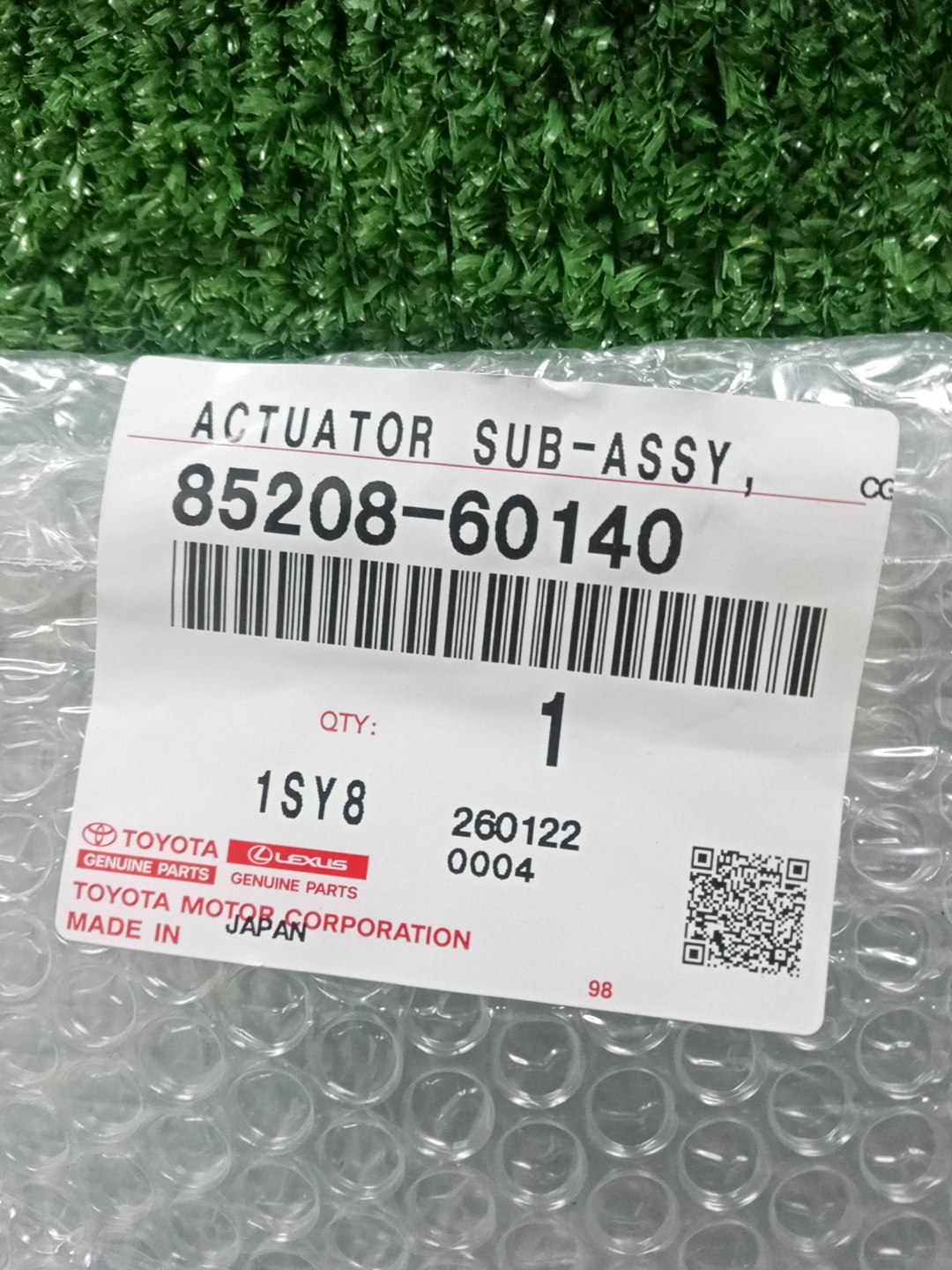 Форсунка омывателя левая передняя LEXUS LX600 VJA310W 85208-60140 3 ракурс