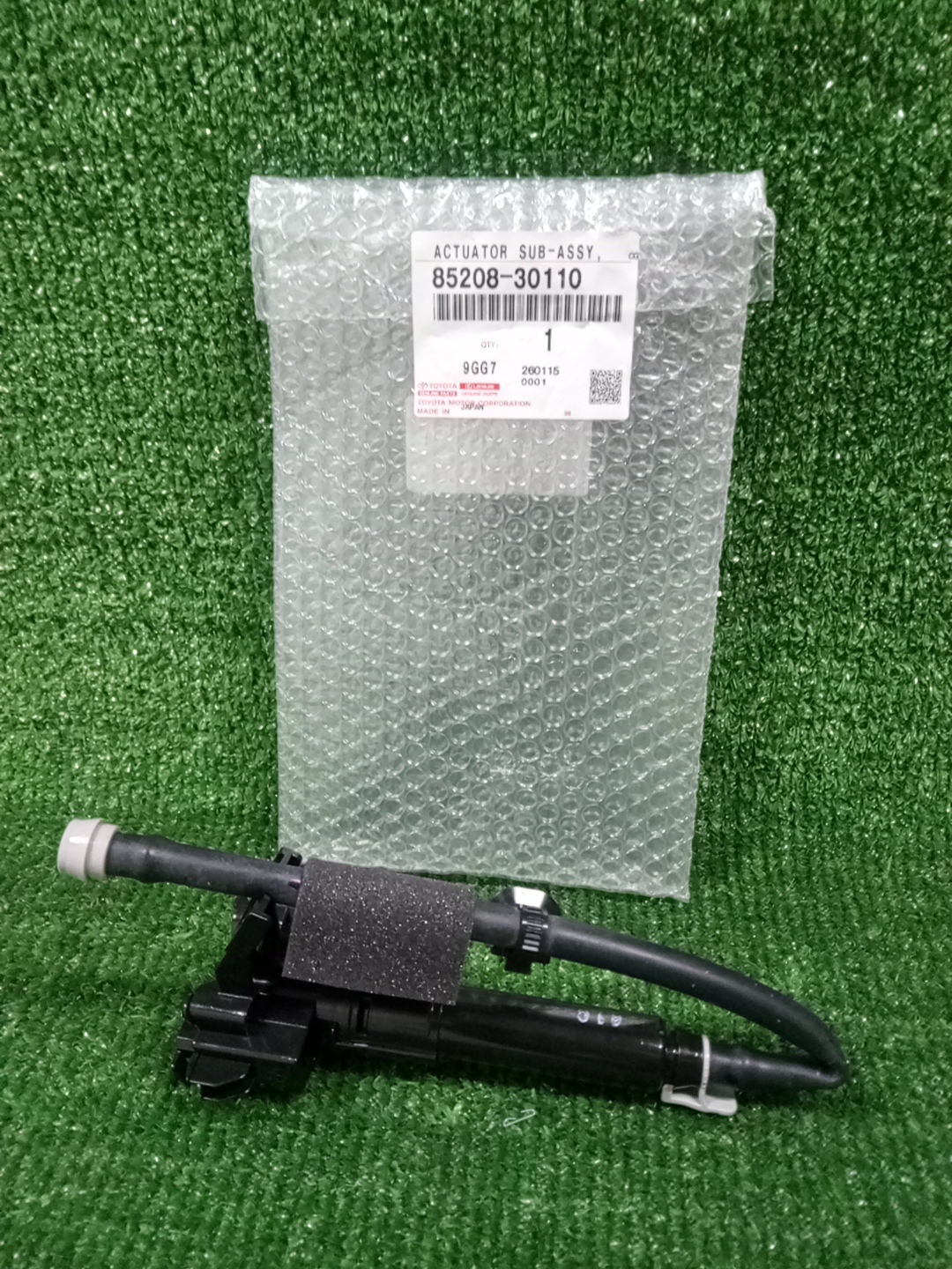 Форсунка омывателя левая передняя LEXUS GS300H AWL10 85208-30110 1 ракурс