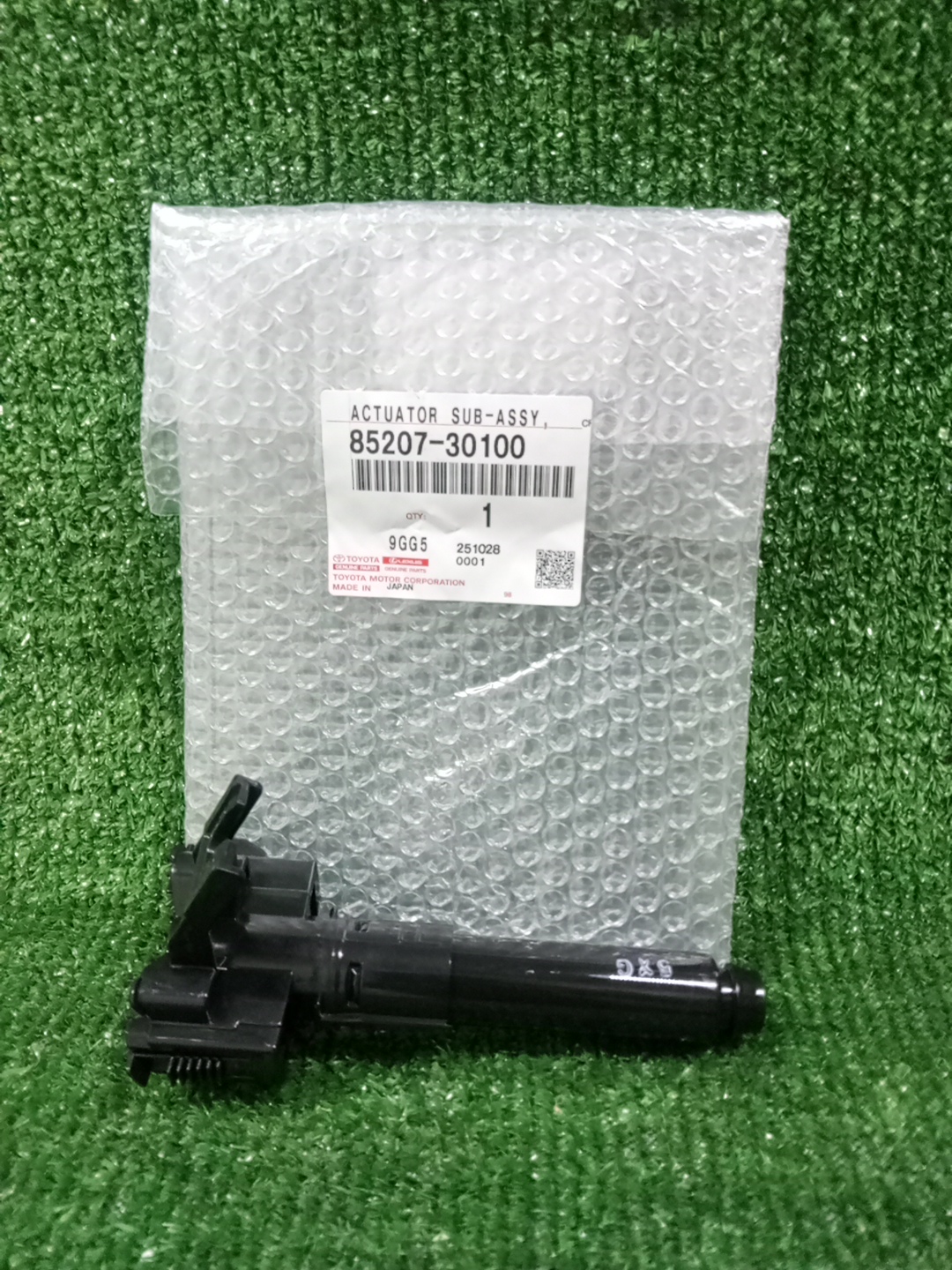 Форсунка омывателя правая передняя LEXUS GS300H AWL10 85207-30100 1 ракурс