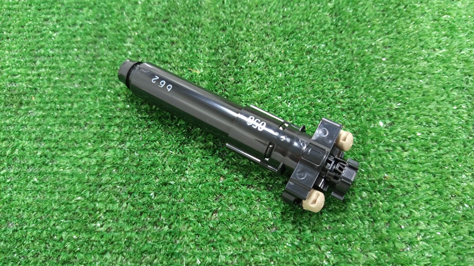 Форсунка омывателя левая передняя LEXUS RZ450E XEBM15 85208-46010 2 ракурс