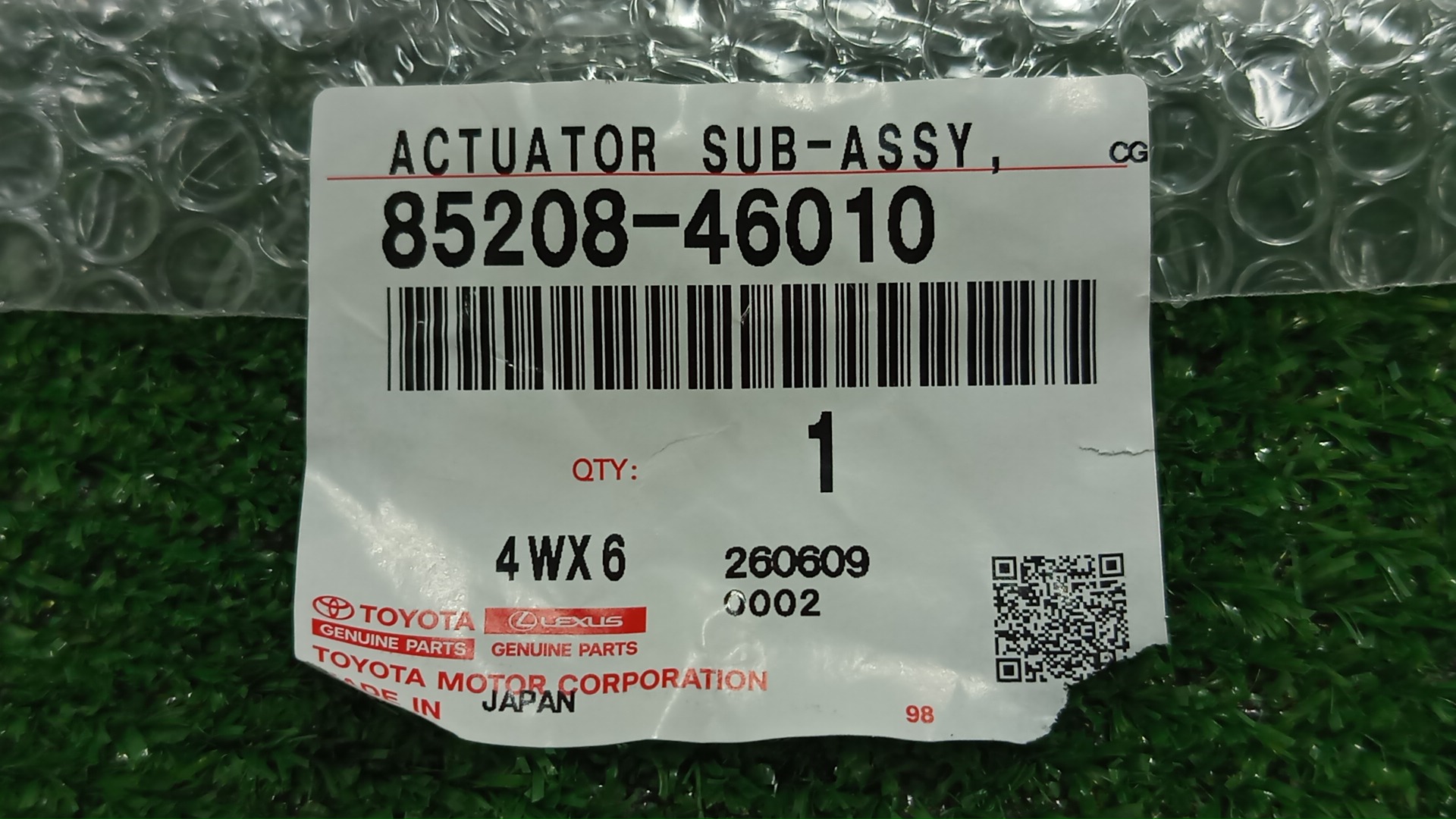 Форсунка омывателя левая передняя LEXUS RZ450E XEBM15 85208-46010 3 ракурс