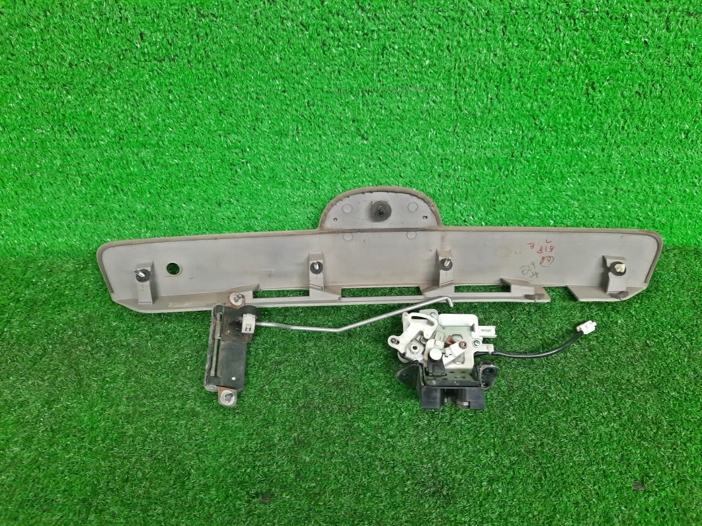 Обшивка двери багажника MAZDA CX-7 ER3P EG2250811 2 ракурс