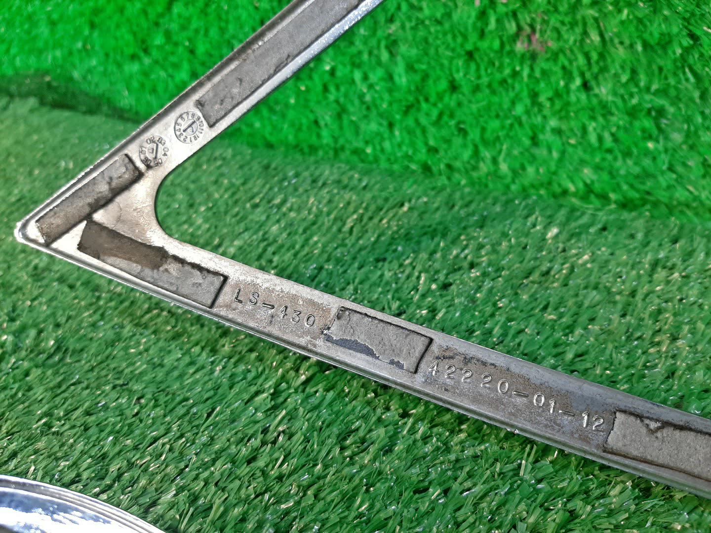 Накладка декоративная левая TOYOTA CELSIOR UCF31 3 ракурс Накладка декоративная левая TOYOTA CELSIOR UCF31 3 ракурс