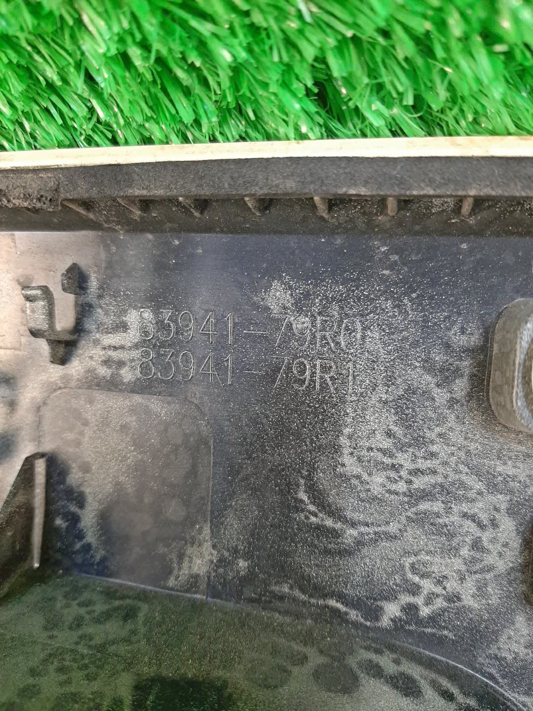 Обшивка двери багажника правая SUZUKI SPACIA MK53S 83941-79R0/83941-79R1 3 ракурс