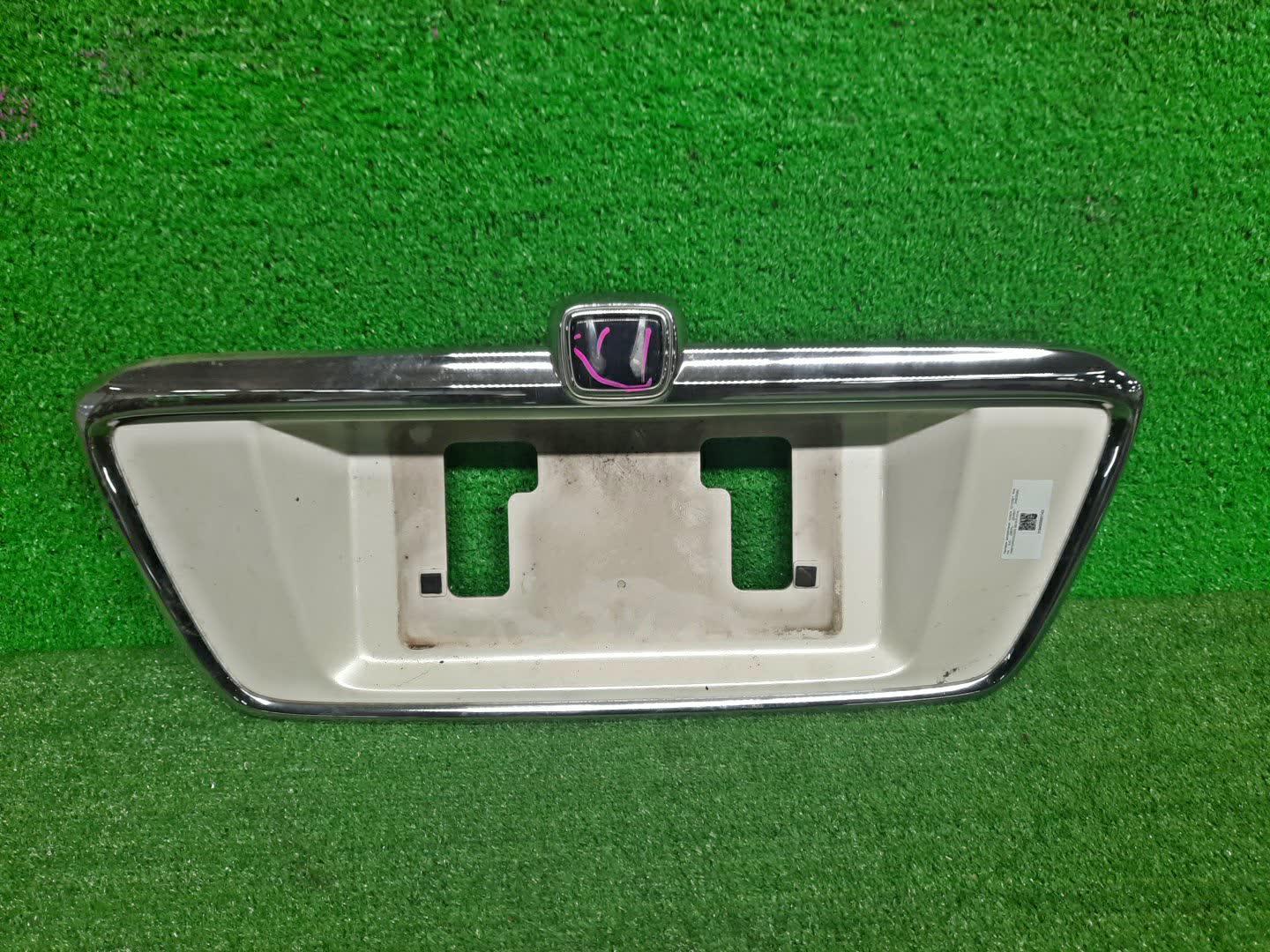 Болты крепления номера HONDA ODYSSEY RA8 74891-S3R-000 1 ракурс Болты крепления номера HONDA ODYSSEY RA8 74891-S3R-000 1 ракурс