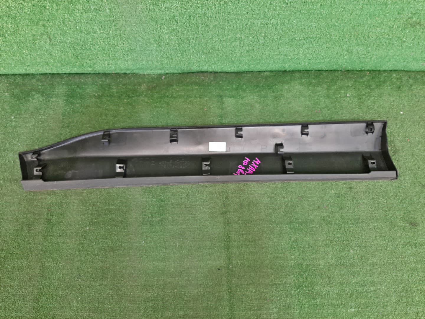 Накладка на дверь правая передняя TOYOTA RAV4 MXAA54 75073-42040 2 ракурс Накладка на дверь правая передняя TOYOTA RAV4 MXAA54 75073-42040 2 ракурс