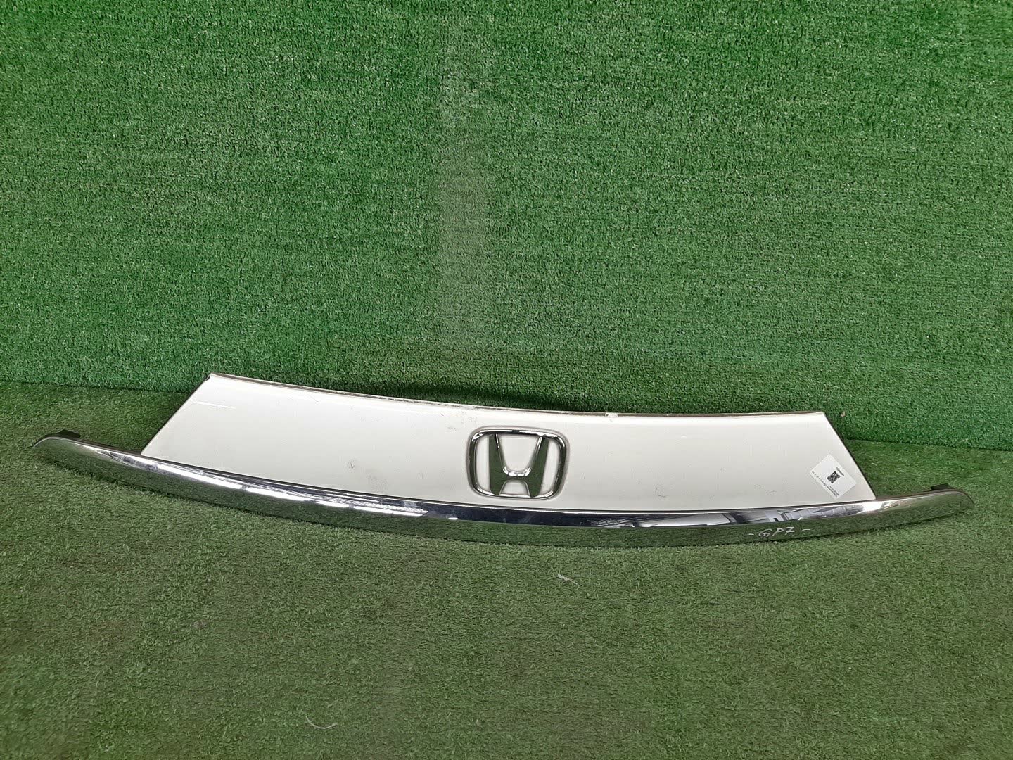 Обшивка двери багажника HONDA SHUTTLE GP7 1 ракурс