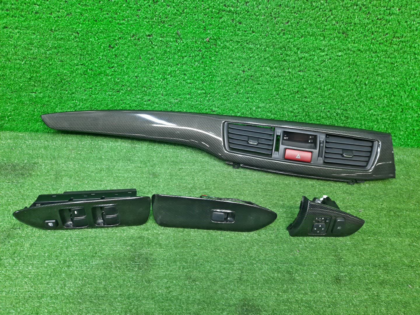 Консоль торпеды MITSUBISHI LANCER CS5W 1 ракурс