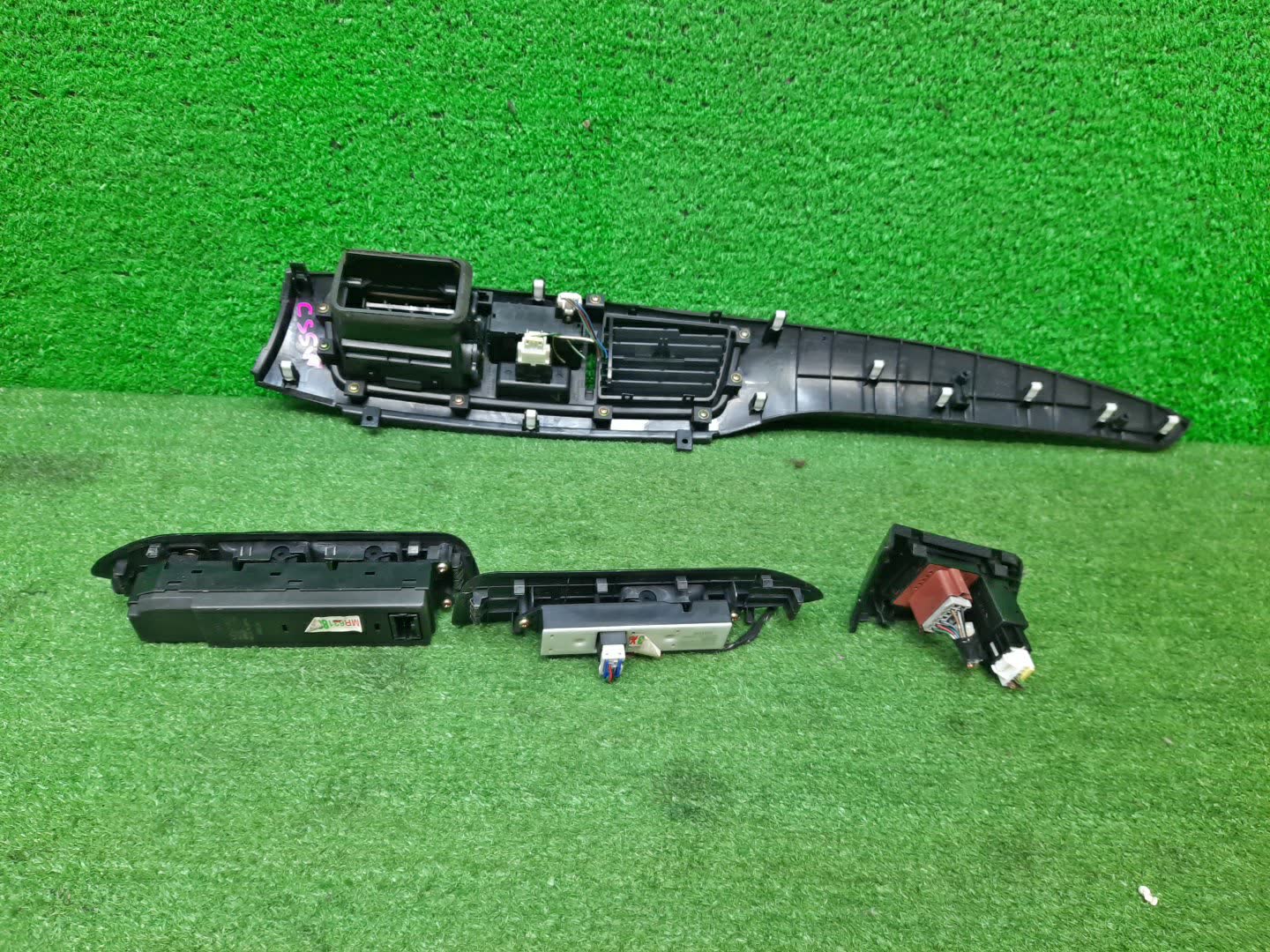 Консоль торпеды MITSUBISHI LANCER CS5W 2 ракурс