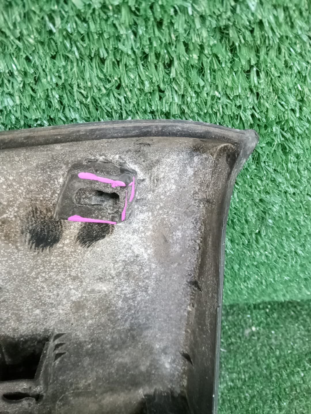 Накладка на дверь правая задняя TOYOTA HARRIER AXUH80 75077-48020 3 ракурс Накладка на дверь правая задняя TOYOTA HARRIER AXUH80 75077-48020 3 ракурс