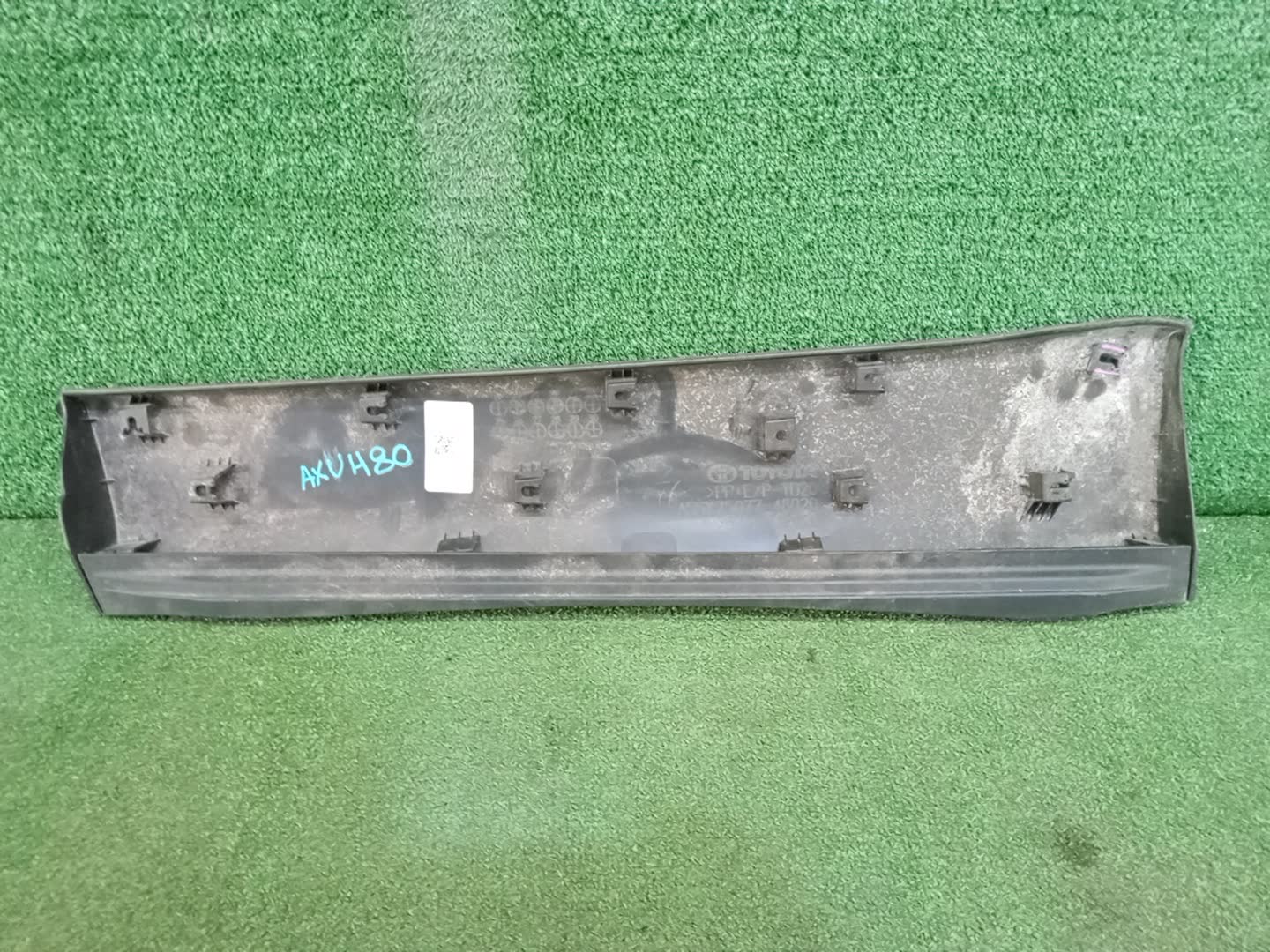 Накладка на дверь правая задняя TOYOTA HARRIER AXUH80 75077-48020 4 ракурс