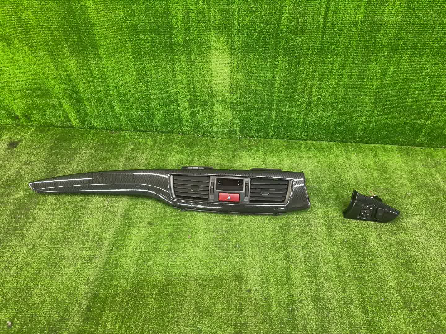 Консоль торпеды MITSUBISHI LANCER CEDIA CS5W 1 ракурс