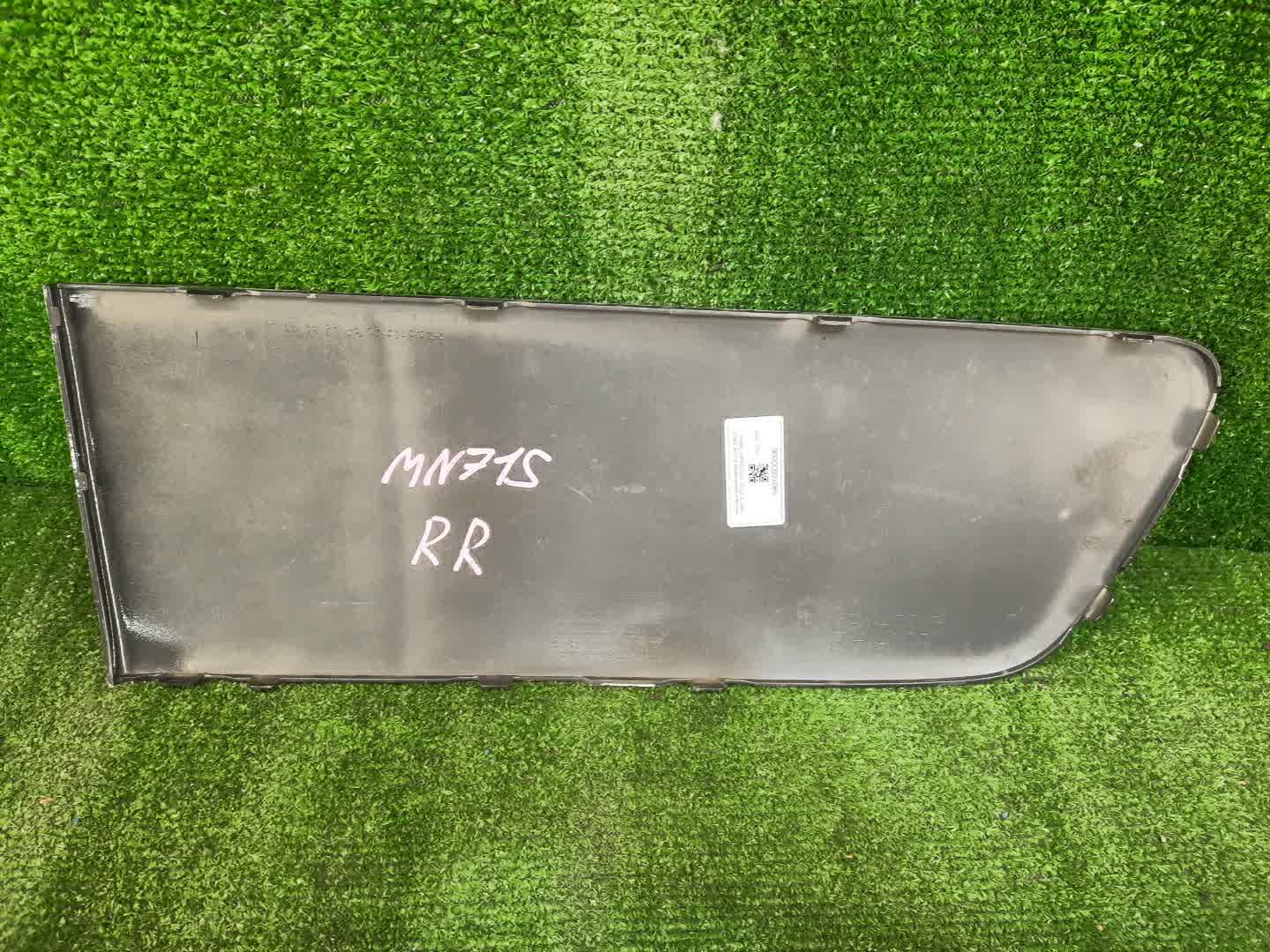 Накладка на дверь правая задняя SUZUKI XBEE MN71S 77532-76P0 2 ракурс