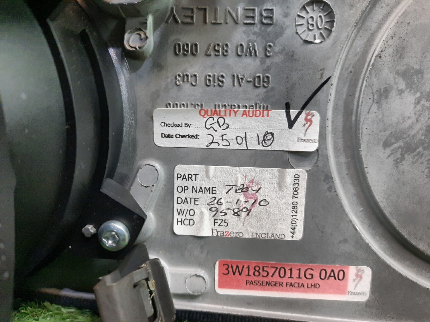 Консоль спидометра BENTLEY FLYING SPUR 3W2 3W0857060 3W0857059 4 ракурс