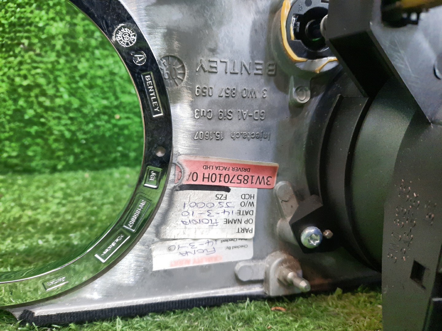 Консоль спидометра BENTLEY FLYING SPUR 3W2 3W0857060 3W0857059 5 ракурс