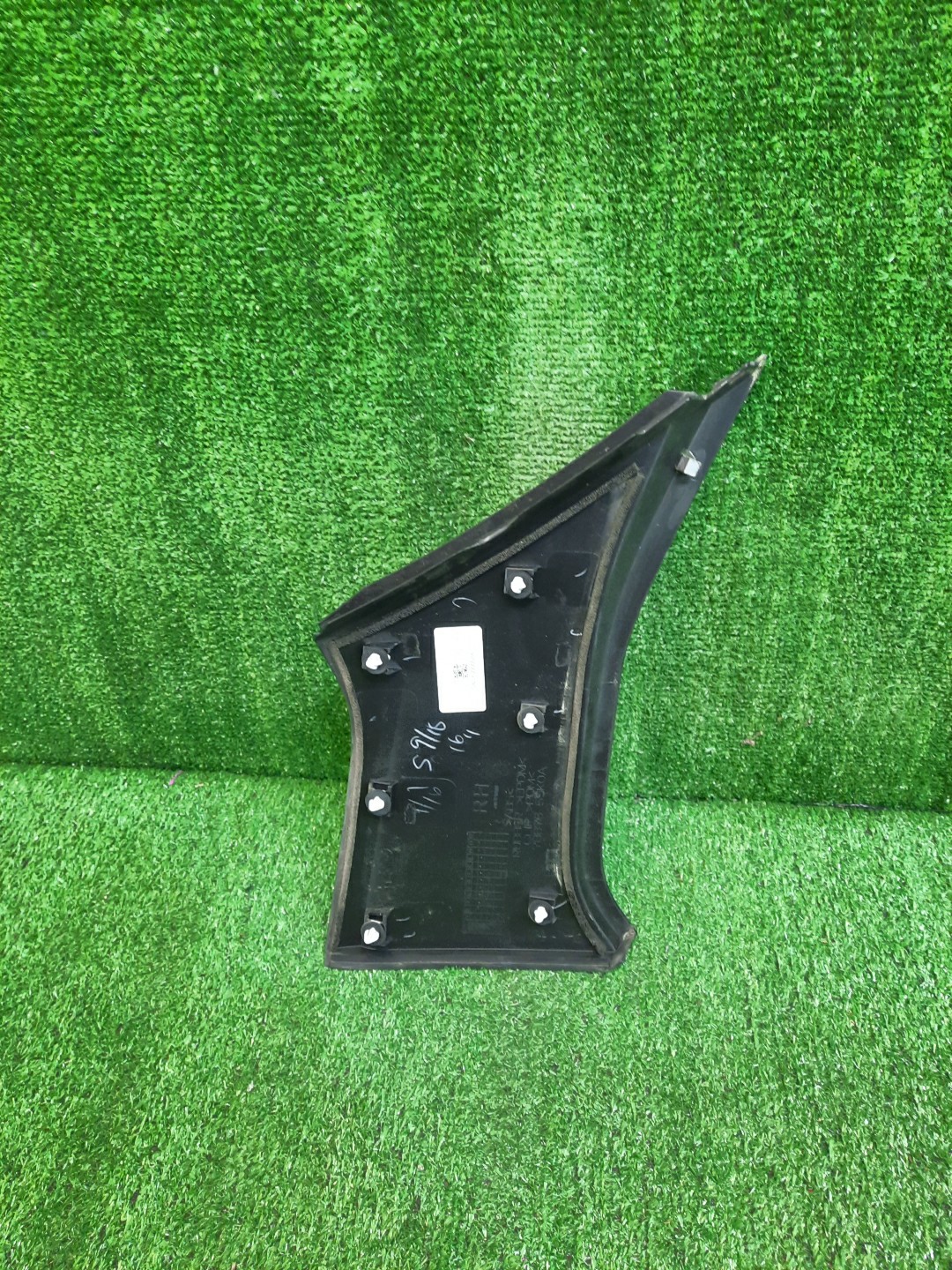 Накладка декоративная правая NISSAN LEAF ZE1 78876-5SK0A 2 ракурс
