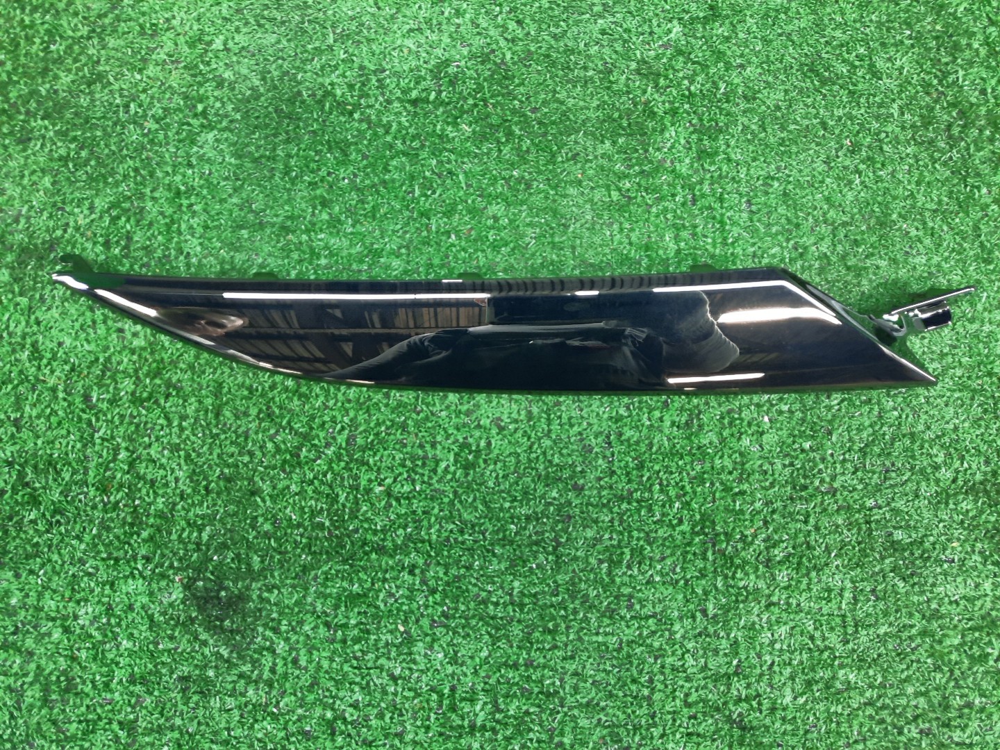 Накладка декоративная правая передняя HONDA VEZEL RU3 71163-T7A-J51 1 ракурс Накладка декоративная правая передняя HONDA VEZEL RU3 71163-T7A-J51 1 ракурс