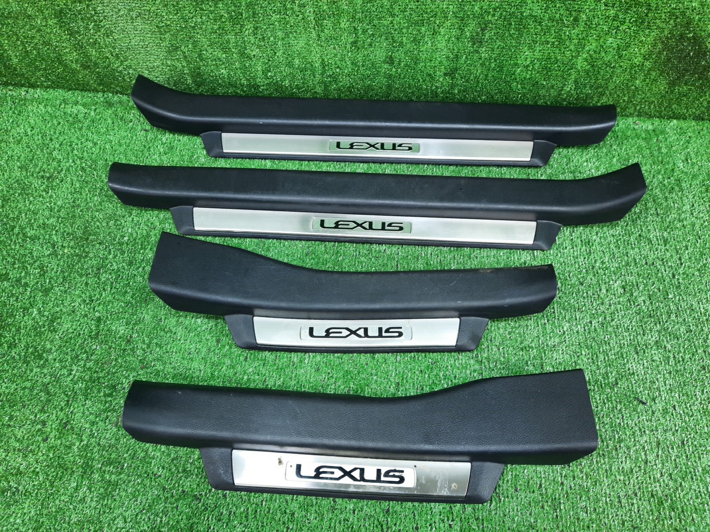 Накладка декоративная LEXUS GS250 GRL11 1 ракурс Накладка декоративная LEXUS GS250 GRL11 1 ракурс