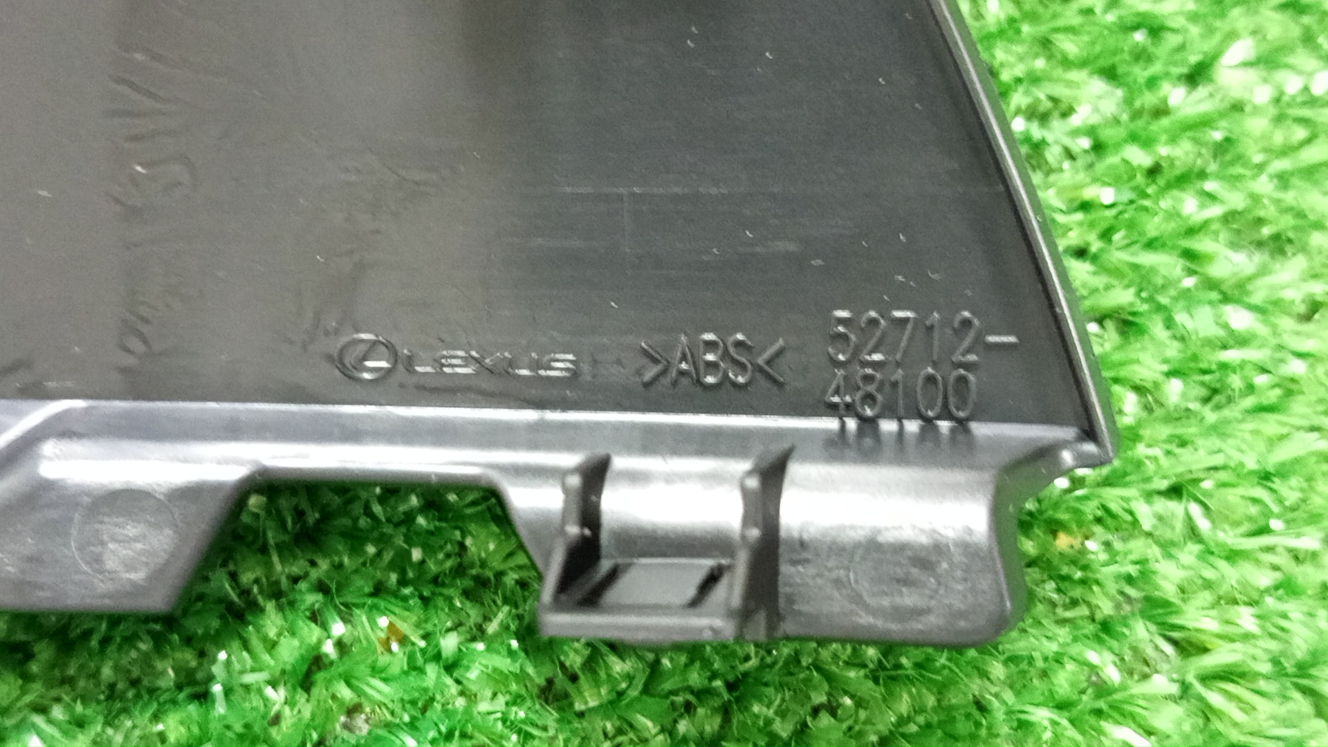 Накладка декоративная левая передняя LEXUS RX350 TALA10 52712-48100 3 ракурс Накладка декоративная левая передняя LEXUS RX350 TALA10 52712-48100 3 ракурс