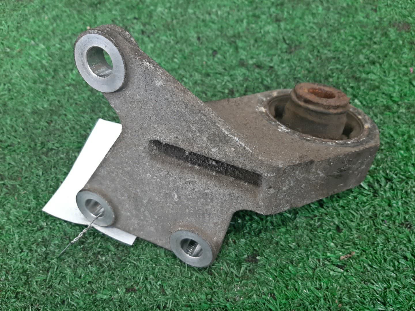 Подушка редуктора левая задняя MITSUBISHI GALANT FORTIS CY6A 4J10 2 ракурс