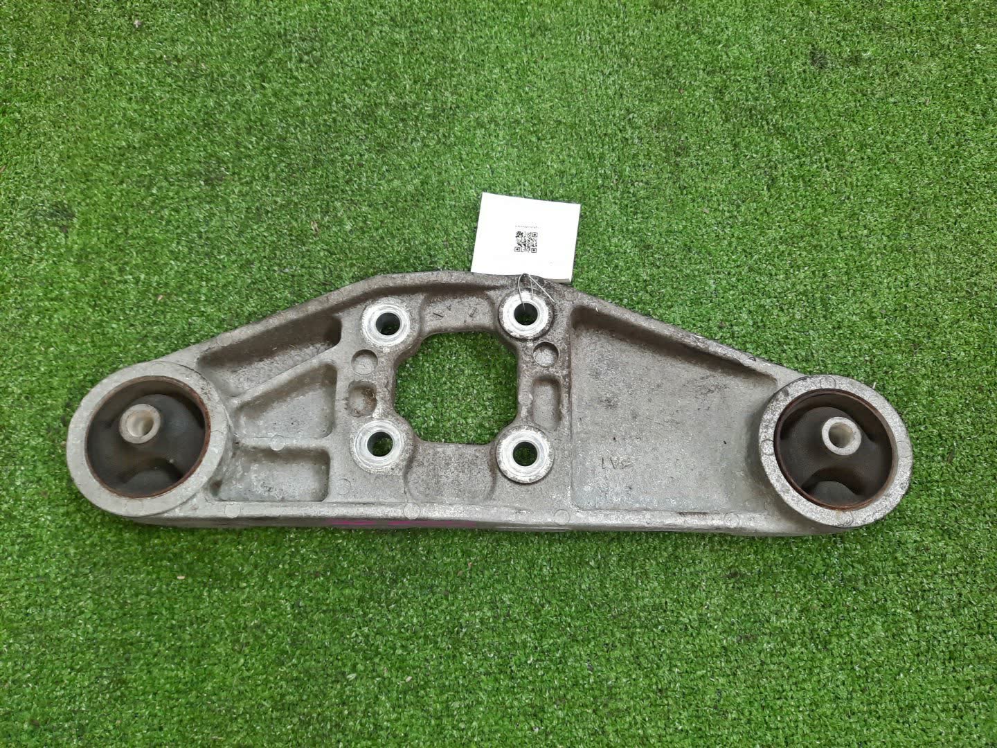 Подушка редуктора TOYOTA ESTIMA GSR55W 2GR-FE 1 ракурс