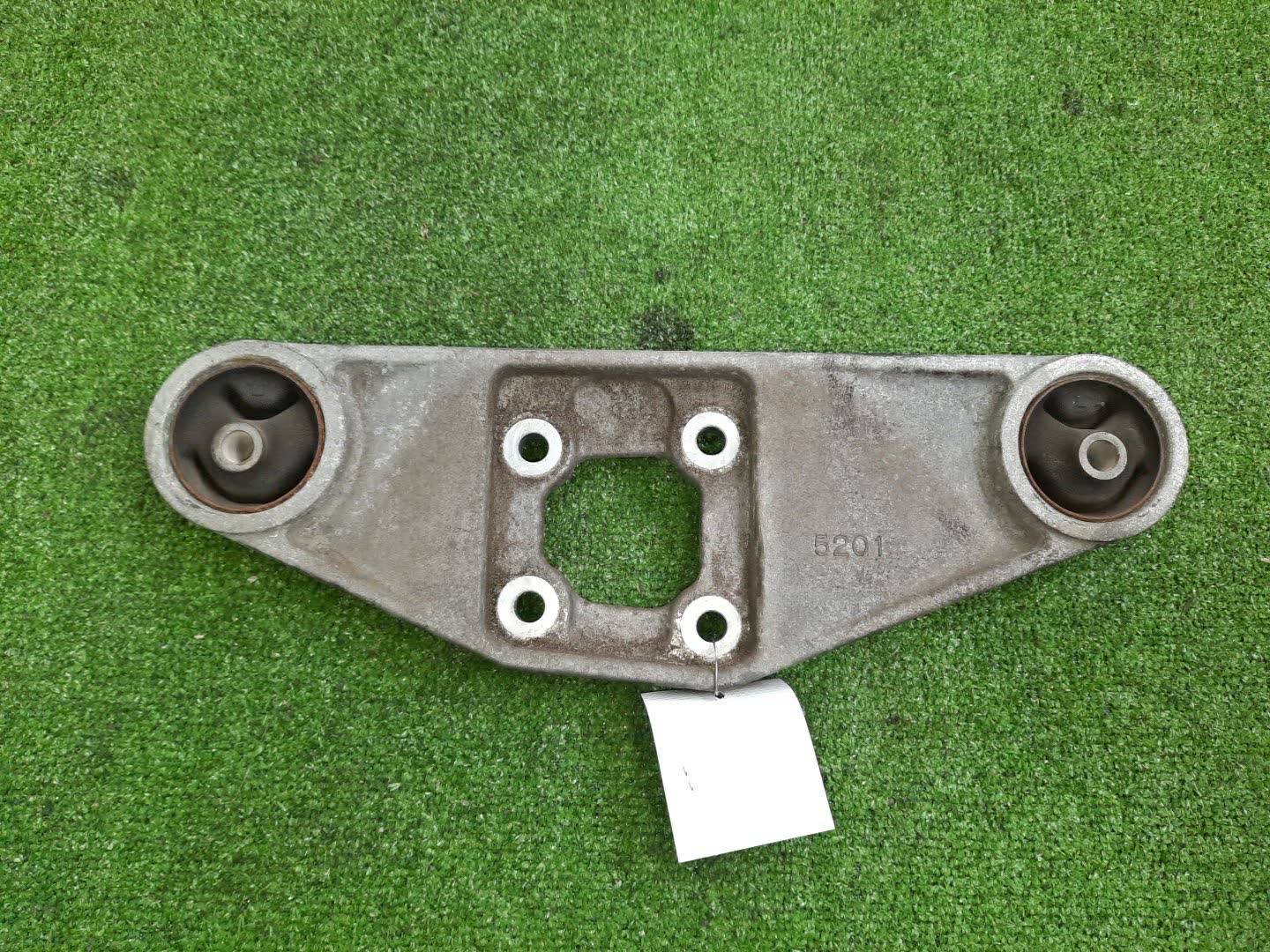 Подушка редуктора TOYOTA ESTIMA GSR55W 2GR-FE 4 ракурс