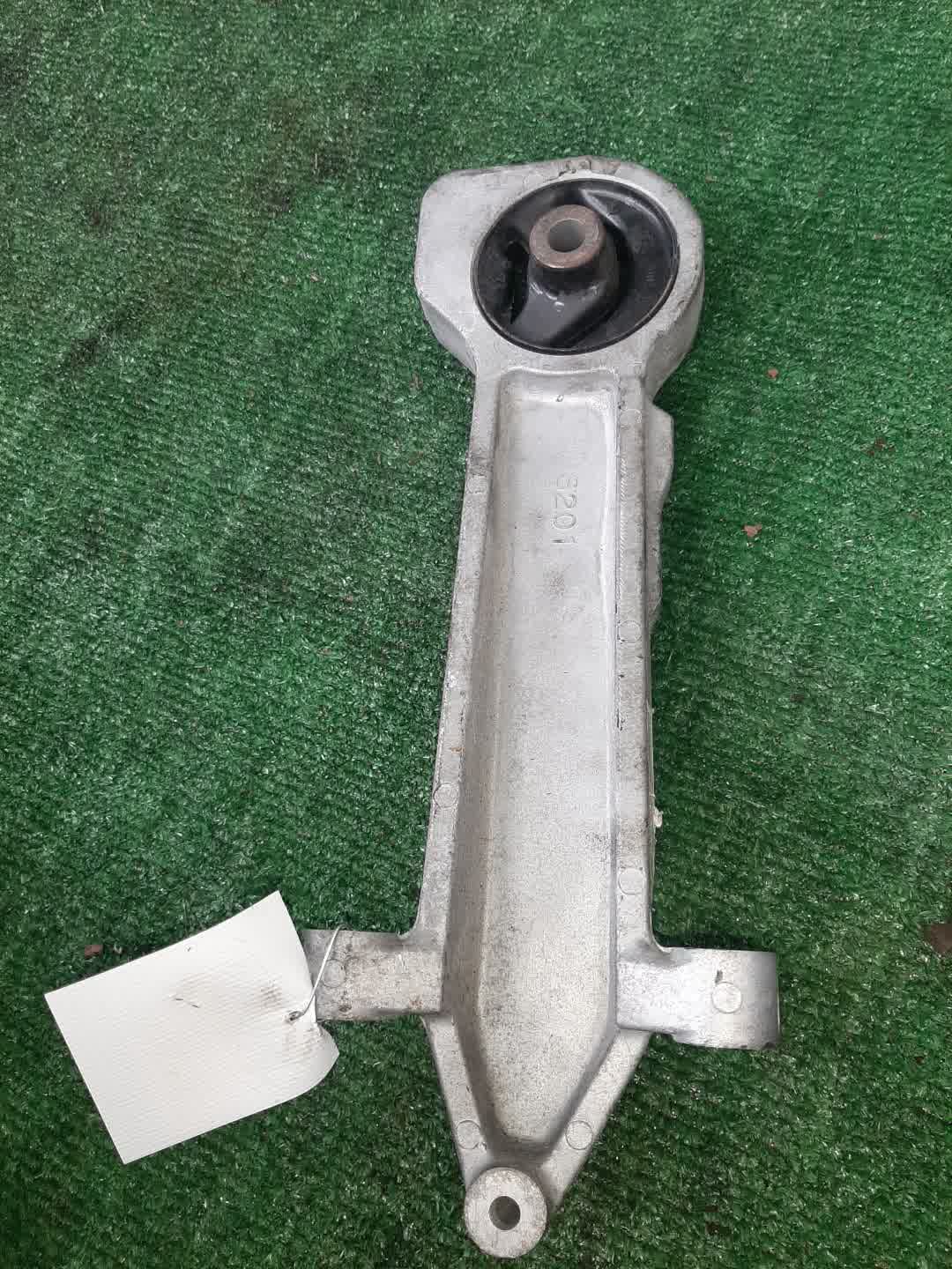 Подушка редуктора задняя TOYOTA ESTIMA GSR50W 1 ракурс