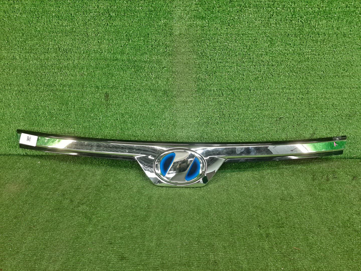 Накладка на капот TOYOTA VOXY ZRR80G 75770-28190 1 ракурс