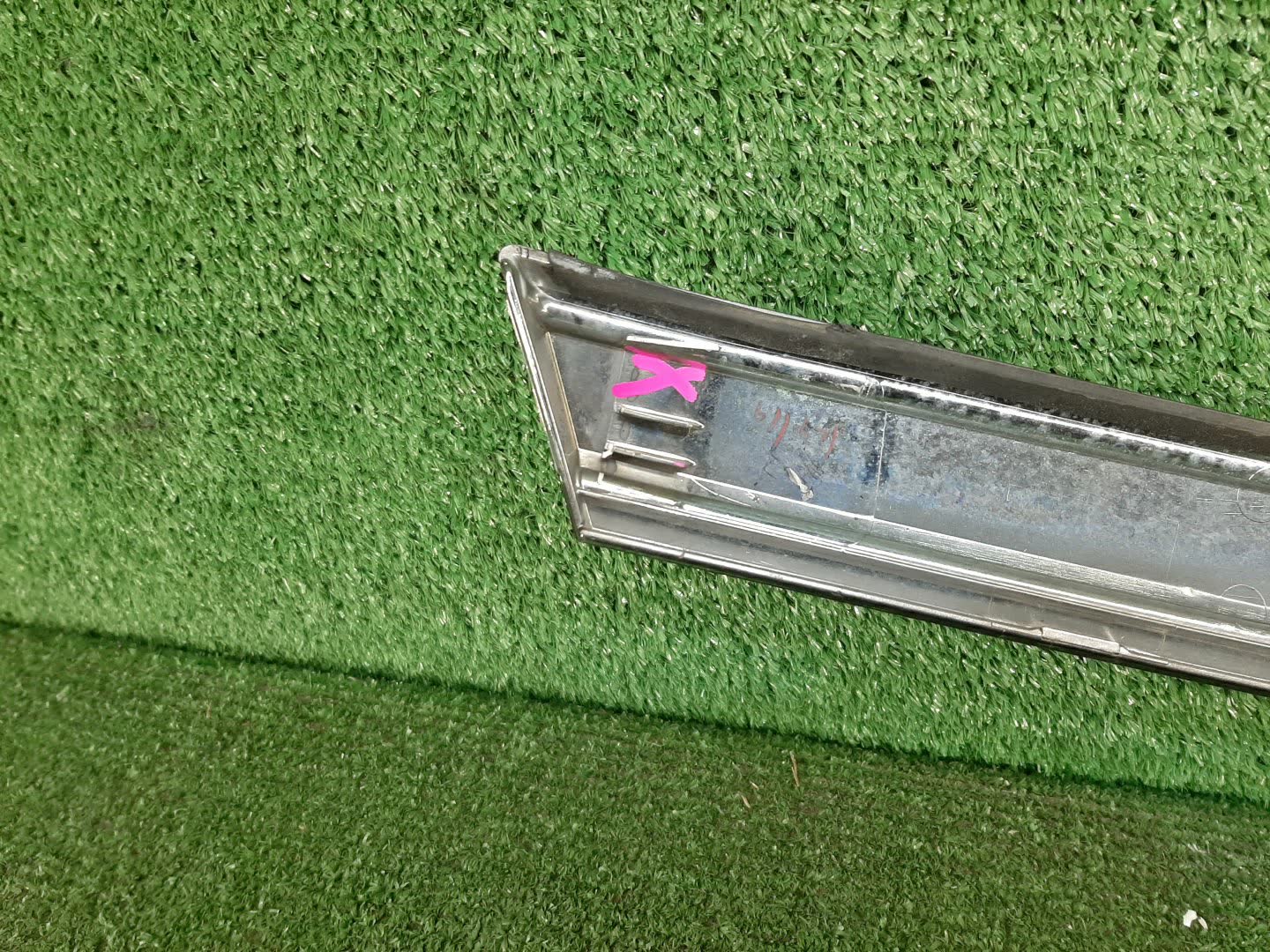 Накладка на капот TOYOTA VOXY ZRR80G 75770-28190 5 ракурс