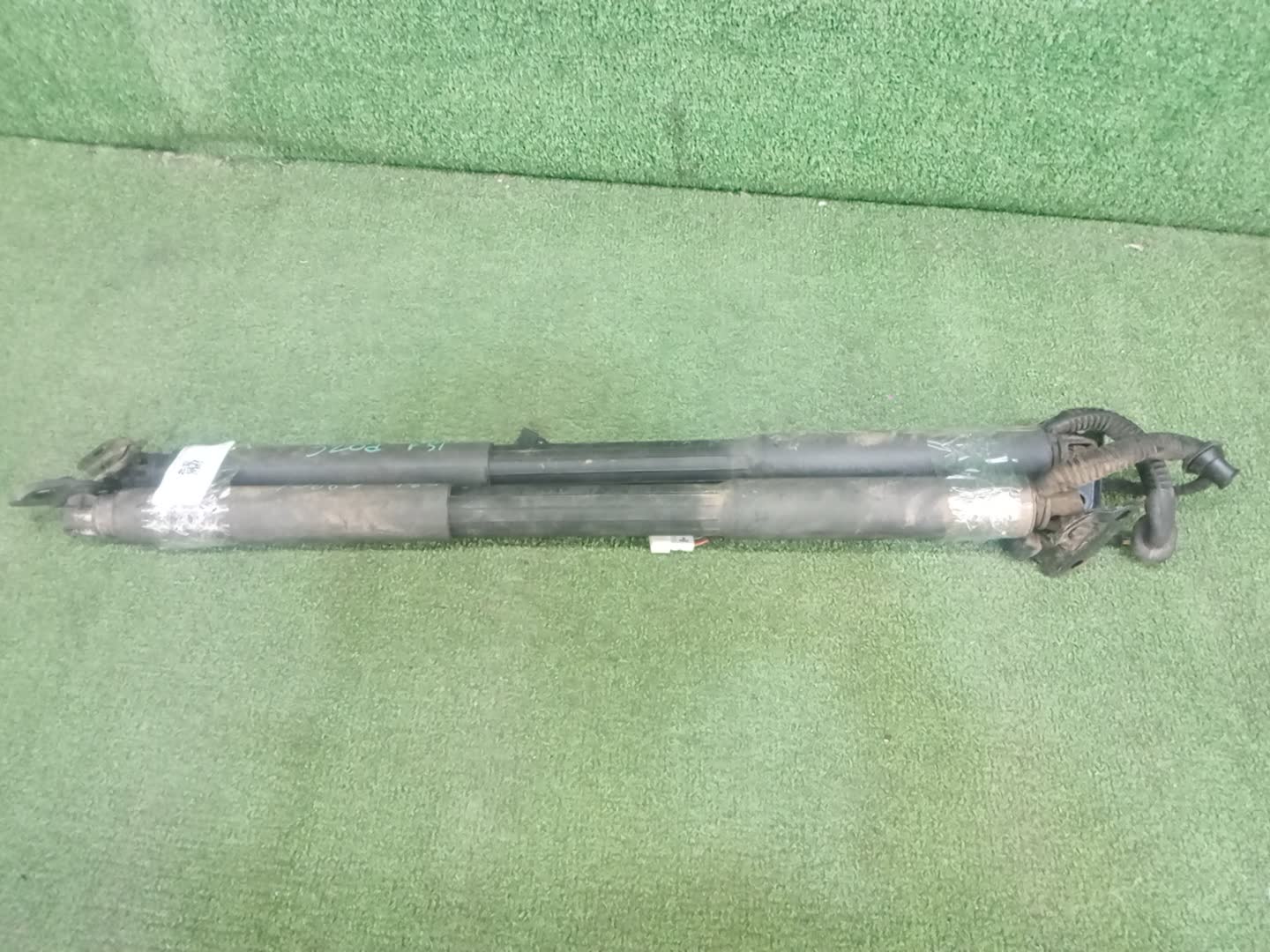 Амортизатор двери BMW 3-Series F31 51247340975 1 ракурс
