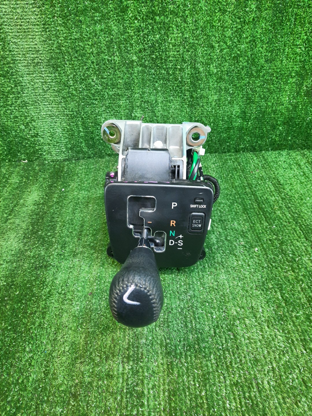 Рычаг переключения кпп TOYOTA HARRIER MCU30W 1 ракурс