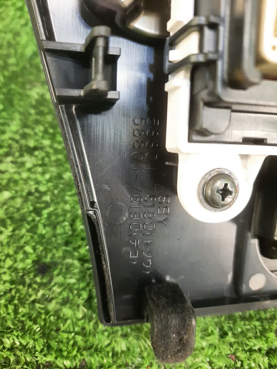 Консоль кпп LEXUS UX300E KMA10 5 ракурс