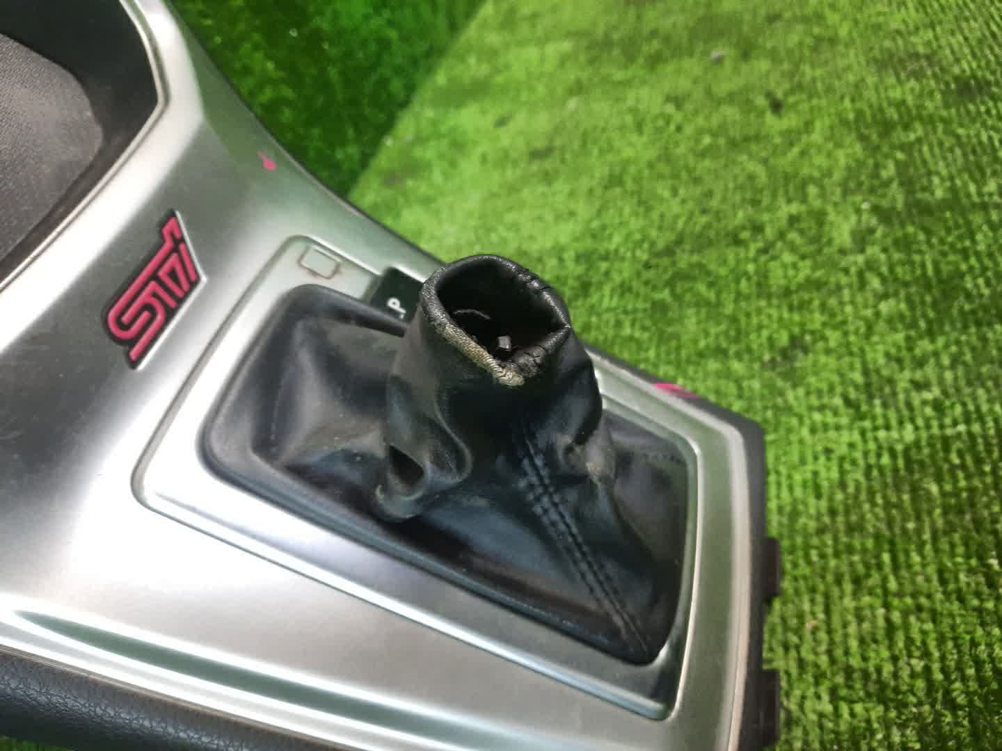 Консоль кпп SUBARU IMPREZA WRX STI GVF 2 ракурс