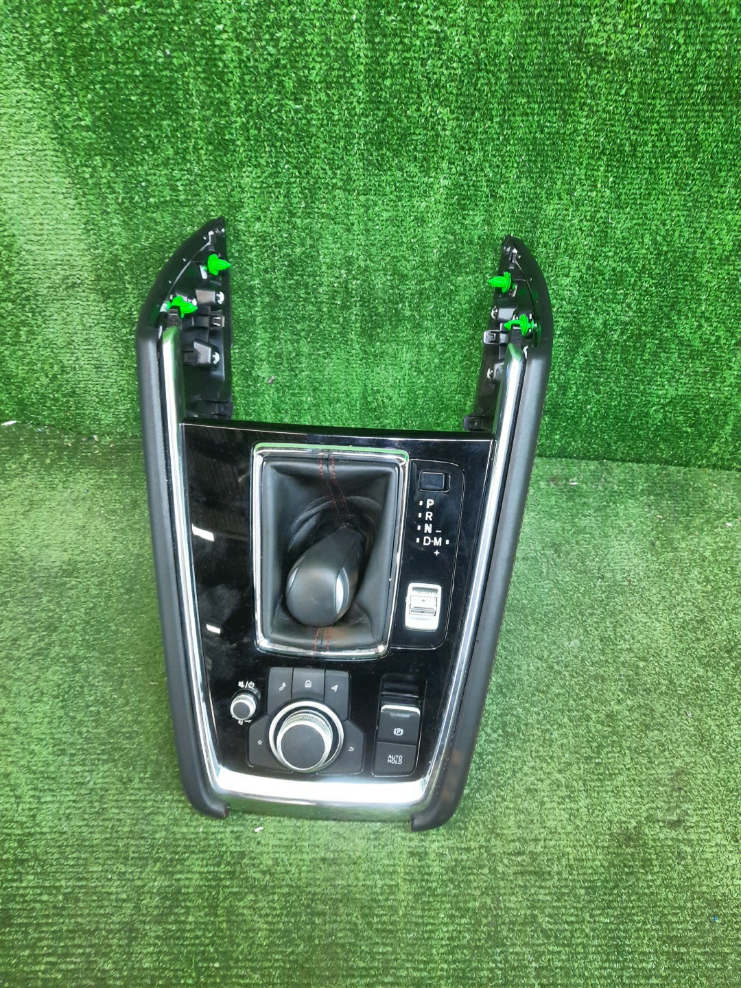 Консоль кпп MAZDA CX-8 KG5P 1 ракурс Консоль кпп MAZDA CX-8 KG5P 1 ракурс